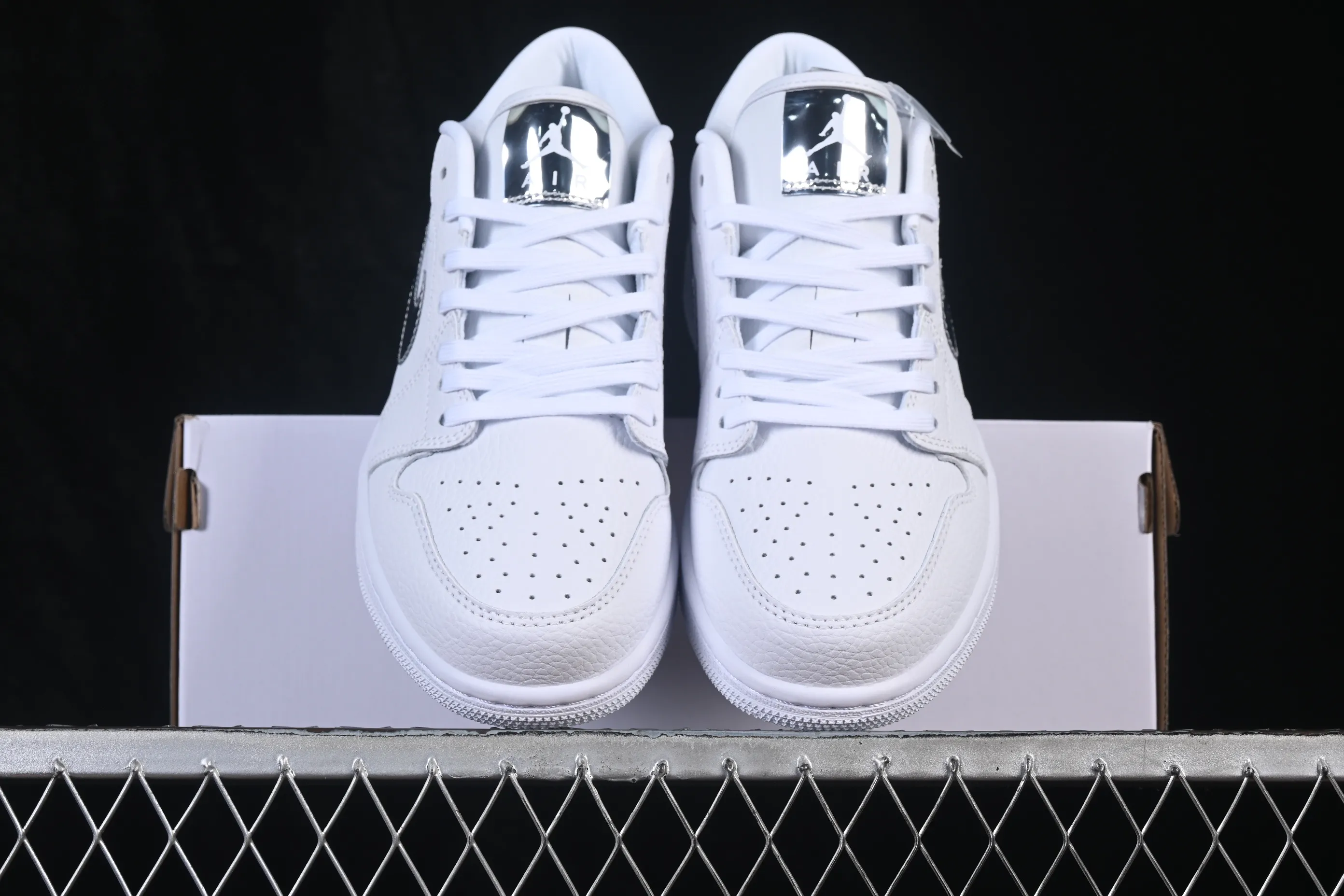 All categories Air Jordan Jordan series basketball shoes Air Jordan 1 Low Air Jordan 1 Low AJ1 Joe 1 all silver hook low-top retro culture basketball shoes IQ9381-100
